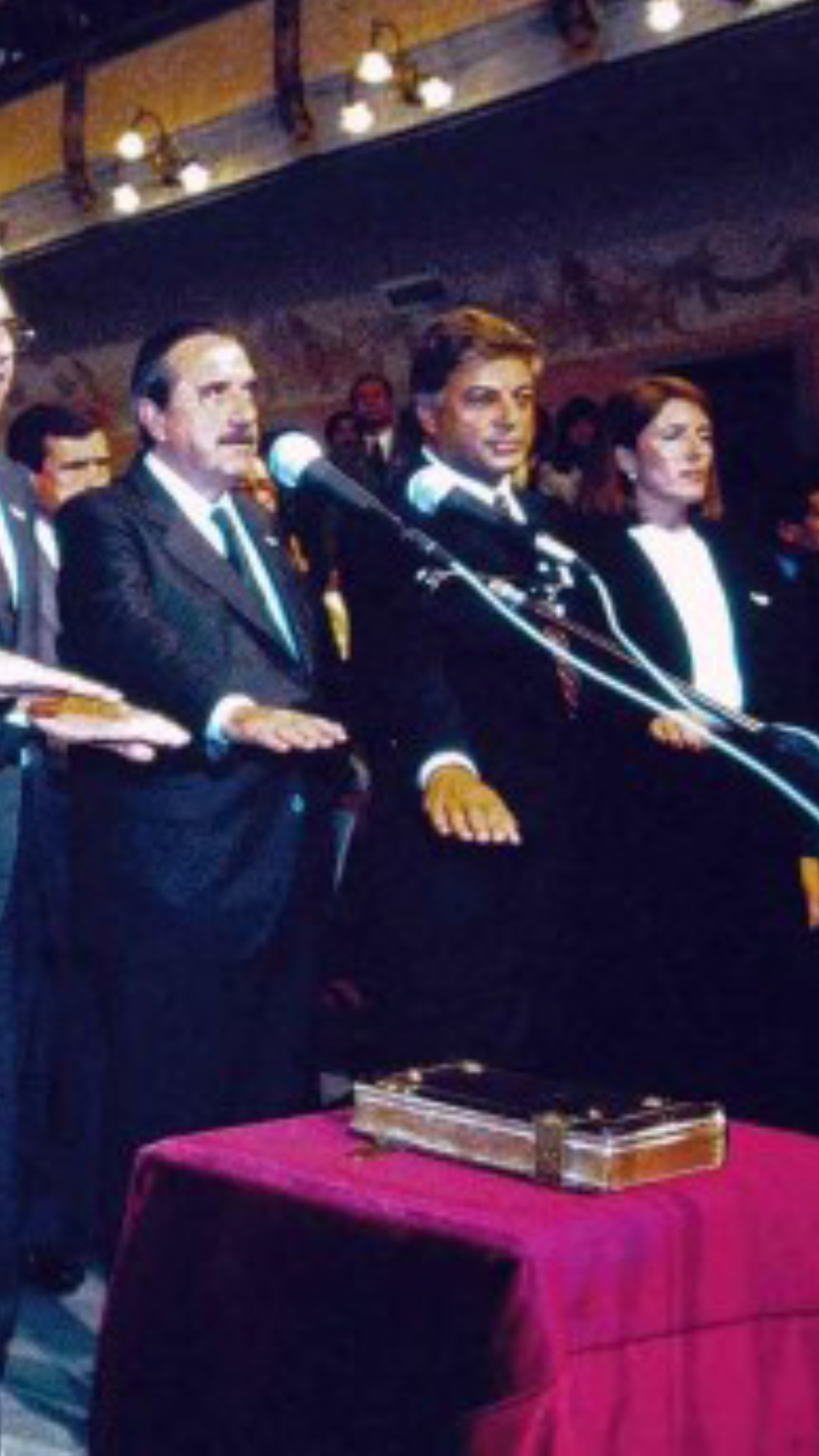 Alfonsín jurando la reforma constitucional, un 24 de agosto de 1994.