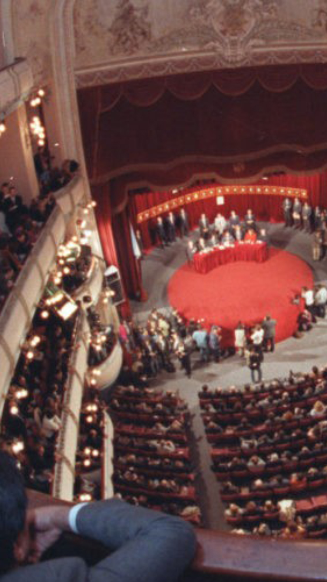 El recinto de la constitución lleno, visto desde arriba.