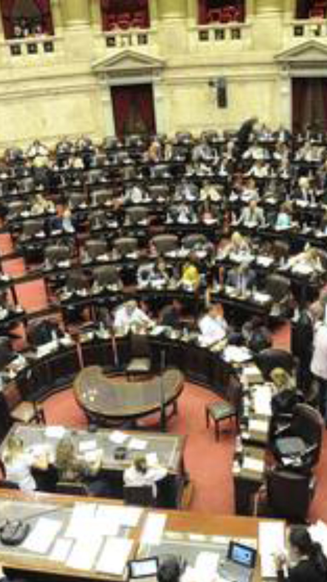 El recinto de la Honorable Cámara de Diputados de la Nación, con los diputados de los diferentes partidos, en el debate de la Ley de Voto Jóven.